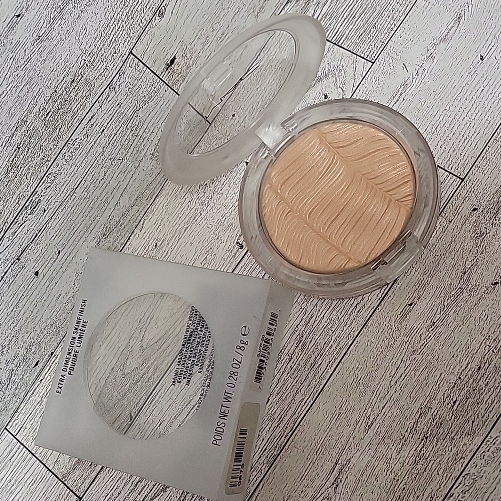 Mac Post Modernist Extra Diminsion Skinfinish